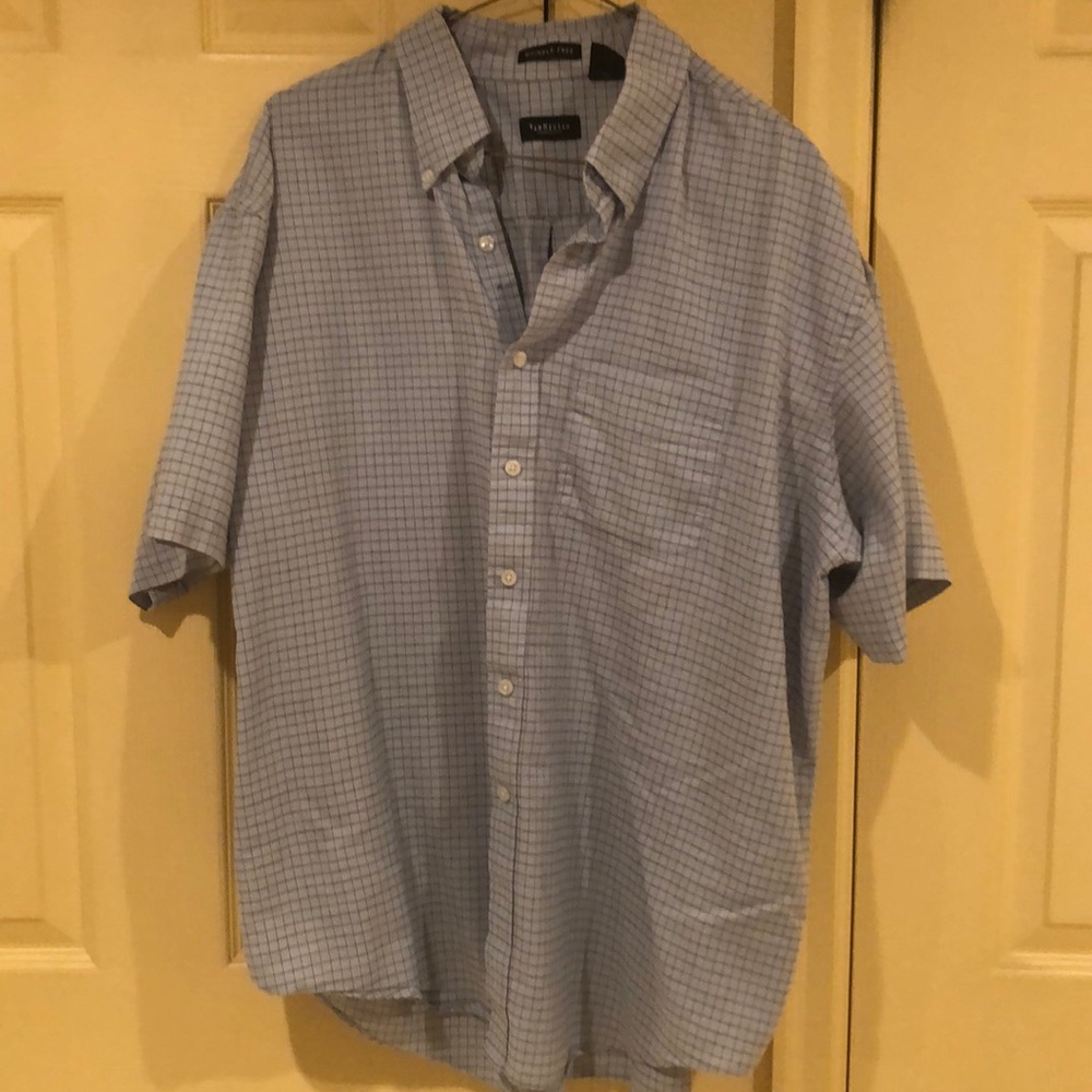 XL. Blue. Short sleeve button down shirt. EUC